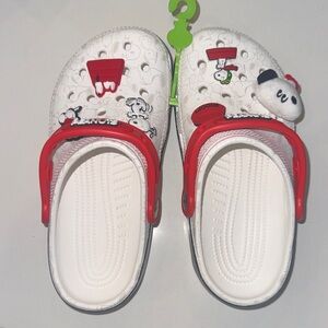 CROCS PEANUTS SIZE 3 NWT SO CUTE! b